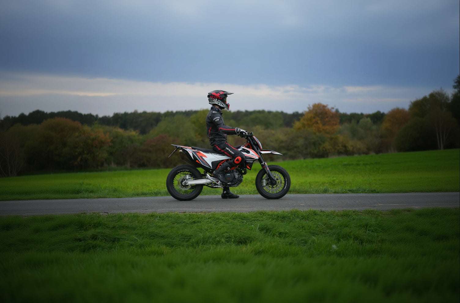 Photo by <a href="https://unsplash.com/@goosebumpsteam?utm_source=unsplash&utm_medium=referral&utm_content=creditCopyText">Max Raber</a> on <a href="https://unsplash.com/photos/a-man-riding-a-motorcycle-m034xBx-1Mc?utm_source=unsplash&utm_medium=referral&utm_content=creditCopyText">Unsplash</a>
      